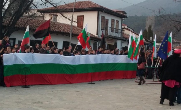 7-метрово българско знаме развяха в Сопот