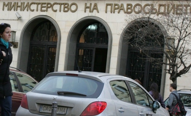 Елена Чернева остава председател на Националното бюро за правна помощ