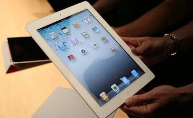 Apple отложи производството на 12.9-инчовите iPad-и
