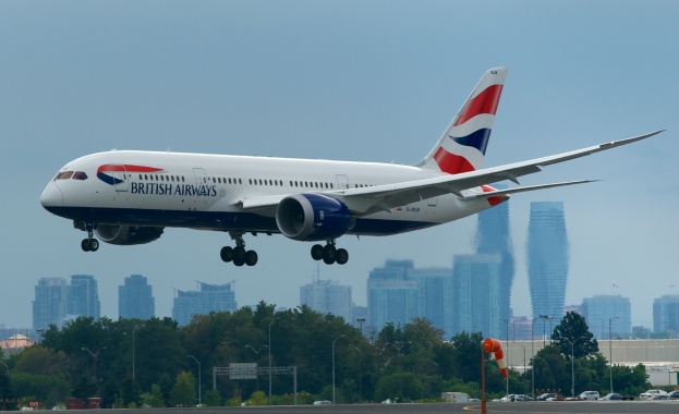 Лайнер на British Airways кацна аварийно на „Хийтроу"