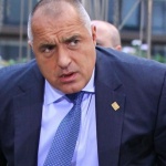 Кой безобразничи под Бойковия шлифер?