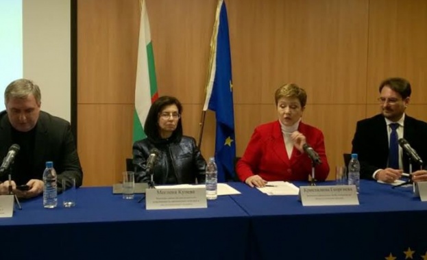 Рокадите в правителство са най-хубавият подарък, който Бъчварова и Борисов направиха на жените  за 8 март