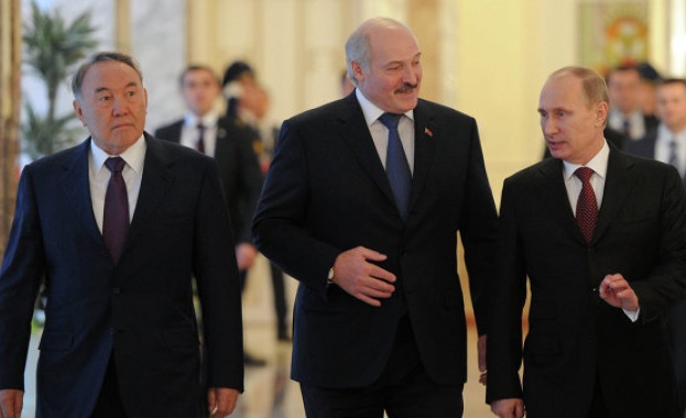Путин с визита в Астана за срещата с лидерите на Беларус и Казахстан