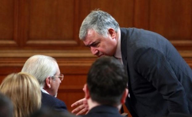 БСП и ДПС: Кой ще управлява МВР? Бъчварова или... 