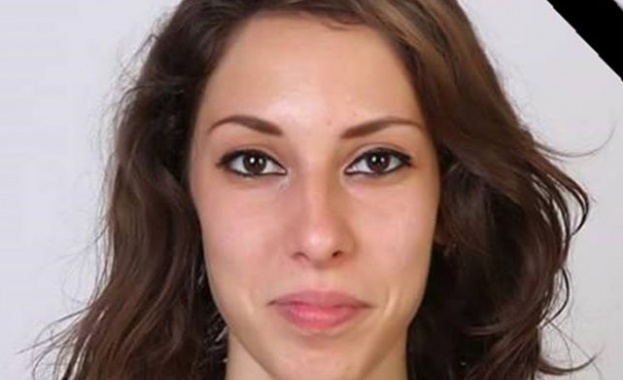 Поклонение в памет на убитата студентка Вероника