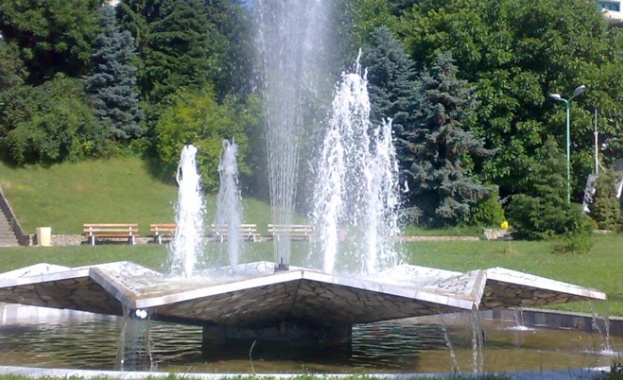 Чистят цял месец Сандански за Великден 