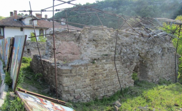 Реставрират Шишмановата баня 