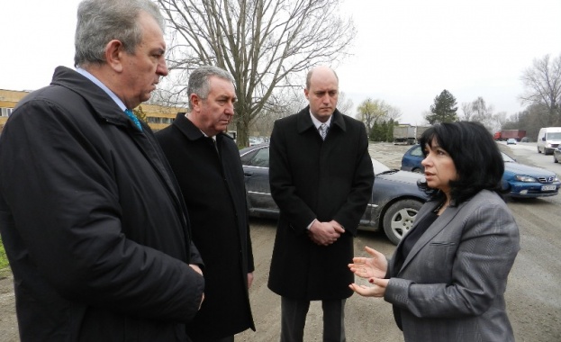 Петкова: Ще помогнем с каквото е необходимо, за да се запазим „Видахим“