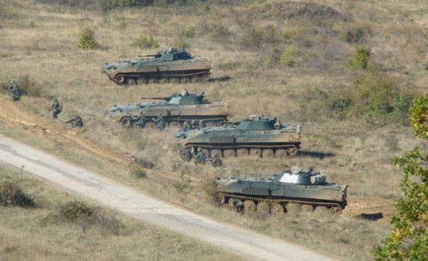 US войници чакат чешки танкове в „Червеният петел”