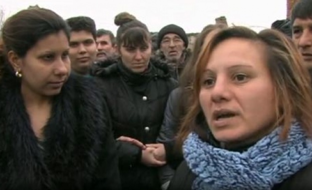 Село на бунт срещу ромска фамилия