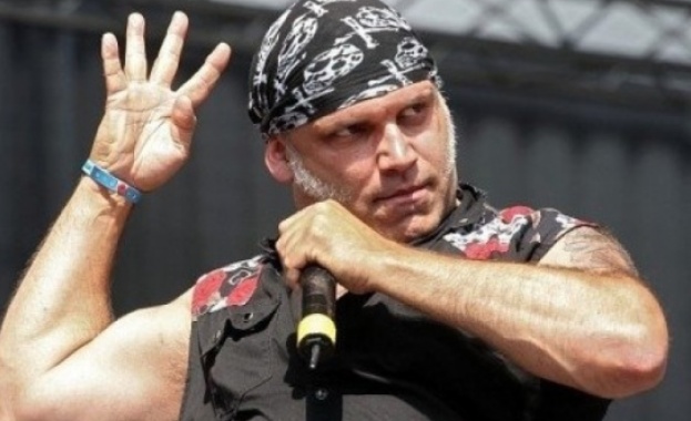 Бивш вокал на Iron Maiden прави съвместен концерт с български рокаджии