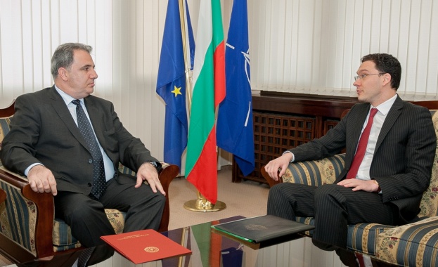 Министър Митов се срещна с посланика на Азербайджан