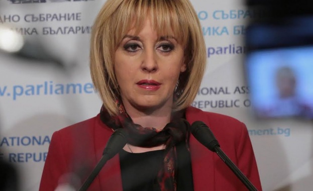 Манолова подкрепи протеста на майките за повече пари за децата