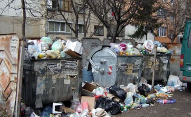 Българинът изхвърля все повече храна