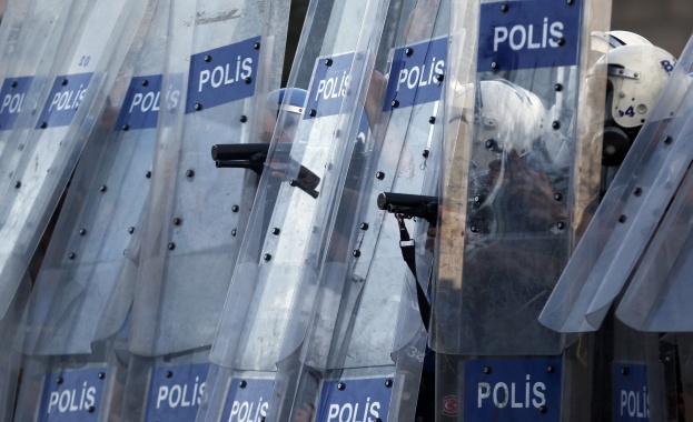 Неограничени пълномощия за турската полиция