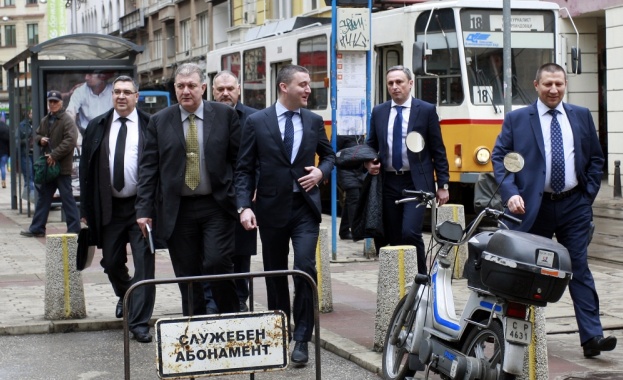 Не работете! Нанасяте щети