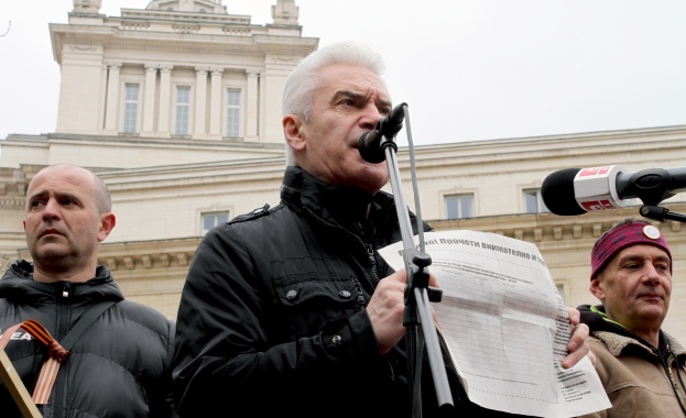 В. Сидеров: НАТО подготвя действия срещу Русия от базите в България