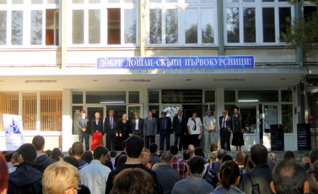 Университети вдигат таксите 