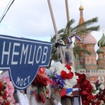 Мостът на Немцов стана атракция
