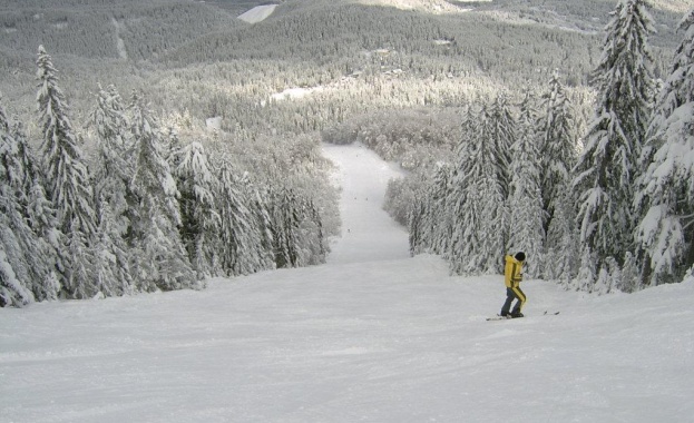 Евтини ски и нощувки пълнят Добринище за Великден 