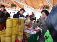 Откриха Великденски фермерски пазар в столичния квартал „Ив. Вазов”