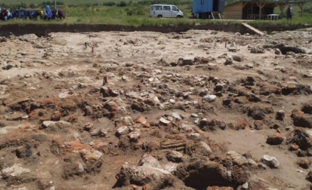 Археолози подновиха разкопките край „Струма"