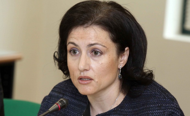 Министър Танева свиква консултативен съвет по животновъдство с акцент проблемите в млечния сектор