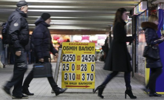 След година конфликт Украйна е в критична за финансите точка