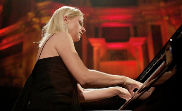 Изгониха известна пианистка от оркестър в Канада заради постовете й срещу Киев