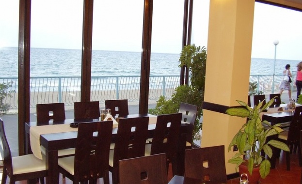 Морските курорти свиват персонала