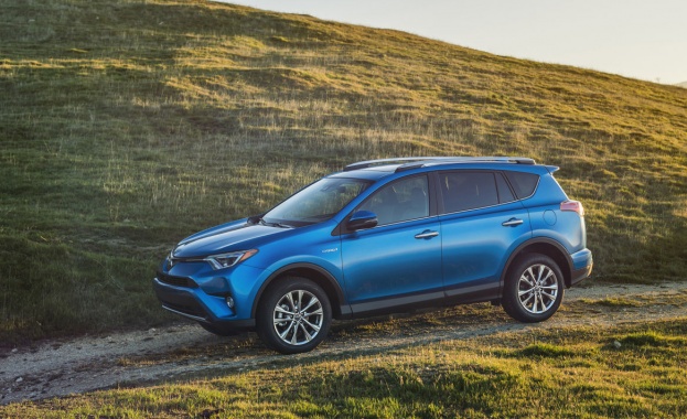 RAV4 с набор от камери, които дават пълен поглед на зоната около автомобила и от птичи поглед