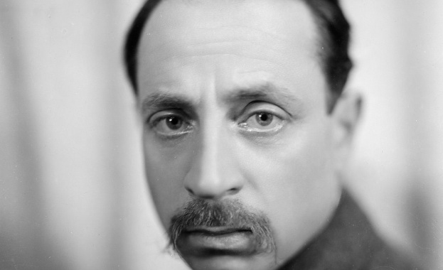 Владелец на толкова болки...