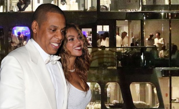 Бионсе в бяло на сватбата на майка си 