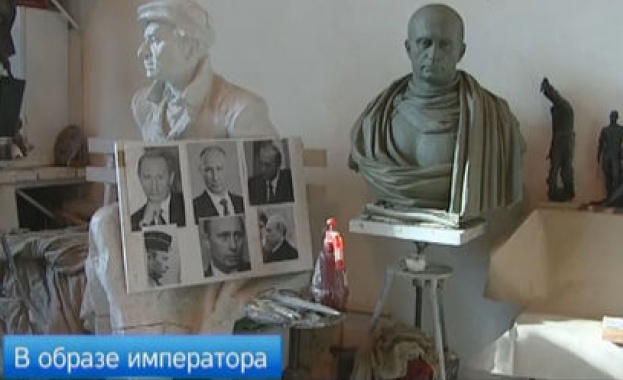 Путин като римски император за Деня на победата
