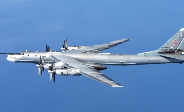 Руски Ту-95 патрулираха над Атлантическия океан