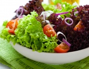 Колко струва зелената салата на трапезата ни