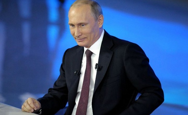 Путин кавалерски уреди куче и кожено палто за Елена