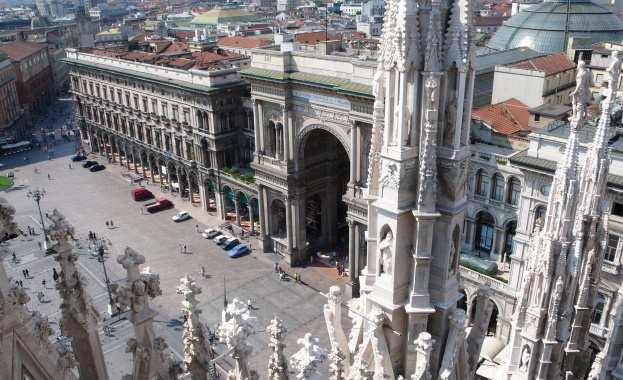 В северния италиански град Милано няколко хиляди души протестираха снощи