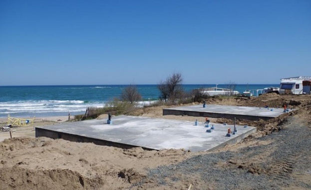 Читателите на КРОСС не искат строежи на брега на морето 