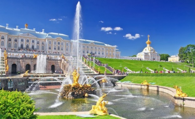 Санкт Петербург открива сезона на фонтаните