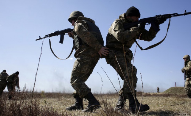 Захарченко: Киев се готви за война