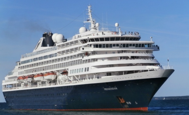 Първият туристически лайнер акостира във Варна