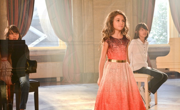 Крисия представя химна на Детска Евровизия 2015 пред храм-паметника „Александър Невски”