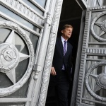 Посланик Макфол: Бъдете реалисти – Америка няма да воюва за Крим