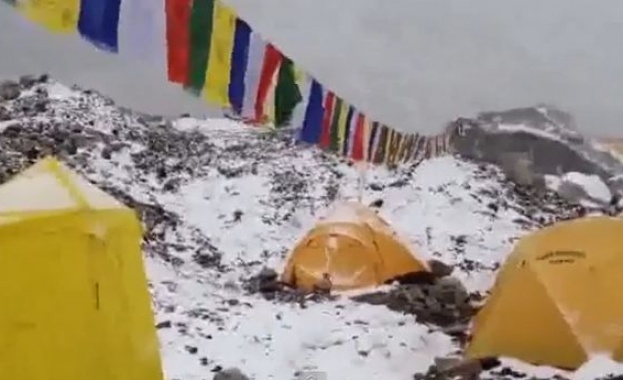 Видео запечата ужаса под Еверест
