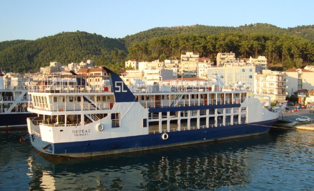 В Гърция спират фериботите на 1 май