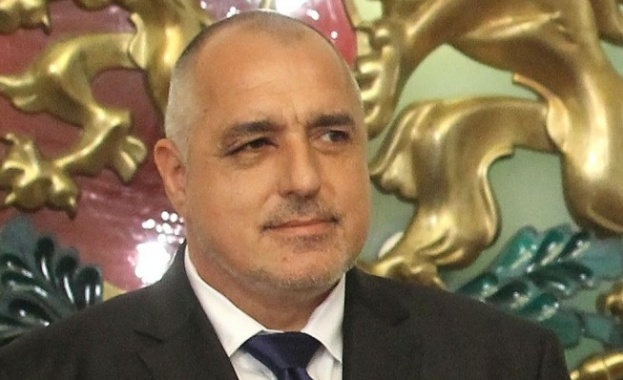 Човек да не се снима с магнолии и да не го удари топка в окото