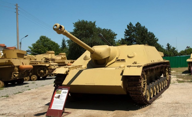 Немски танкове стават декор за възстановка на бойни десйтвия от ВСВ