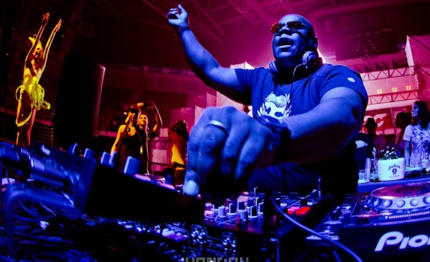 Партито на годината е тази вечер с култовия Carl Cox 