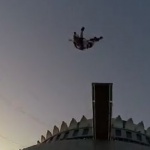 558 души скочиха от най-високата жилищна сграда в света /видео/